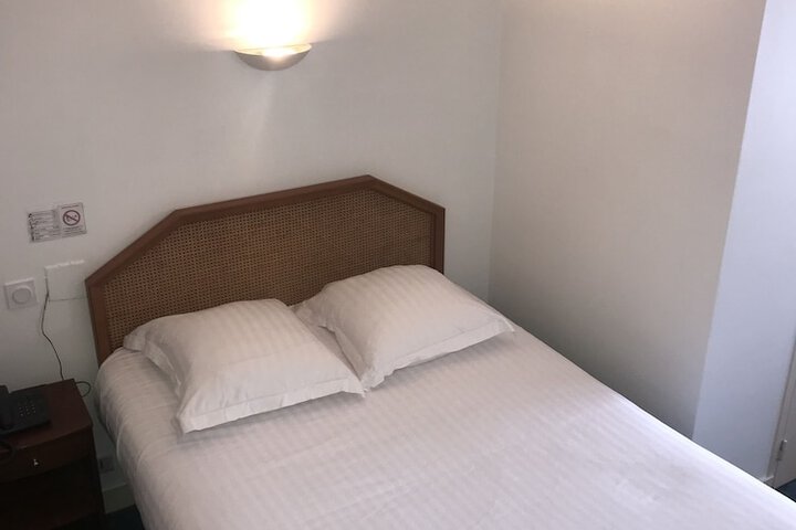 Room 8 of 48