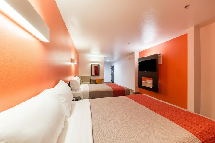 2 Double Beds Accessible (5 of 9)