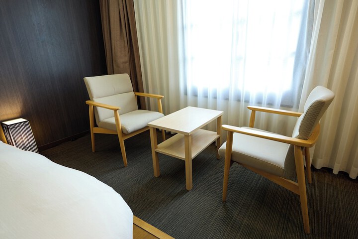 Room 27 of 152