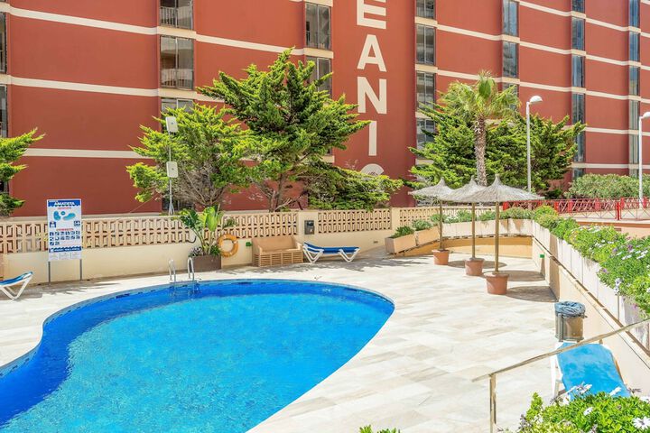 Hotel Pool