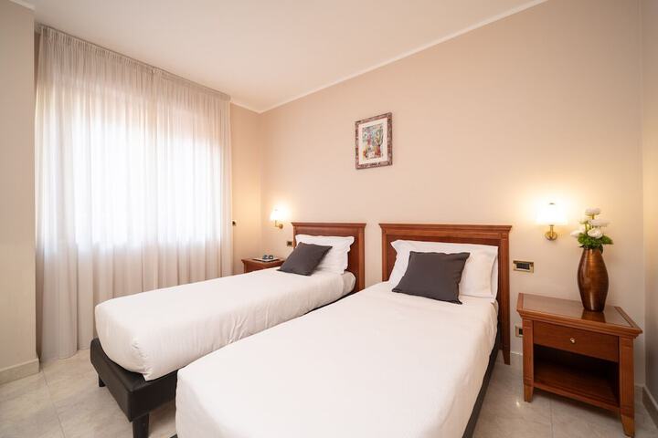 Room 42 of 111