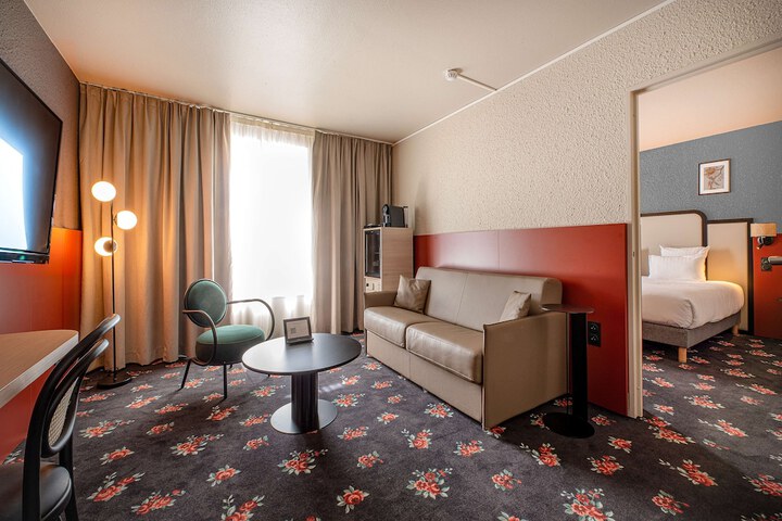 Room 9 of 50