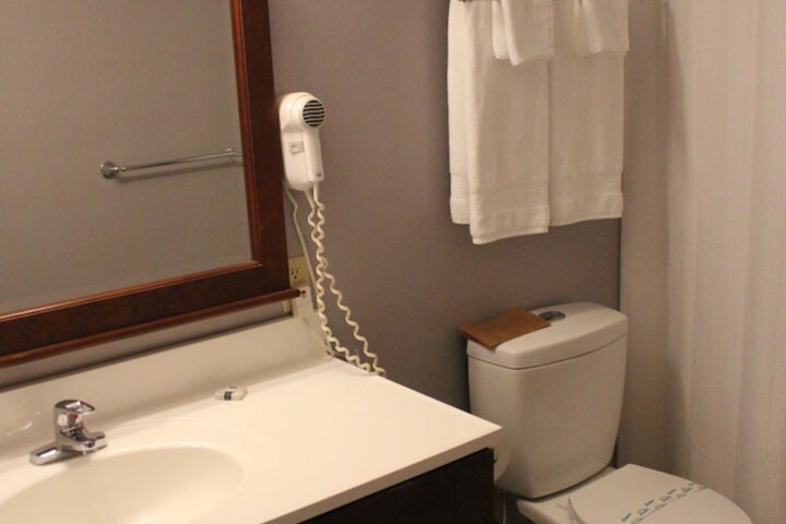 Room 121 of 219