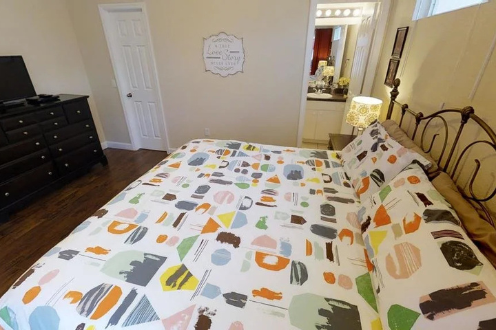 Room 3 of 10