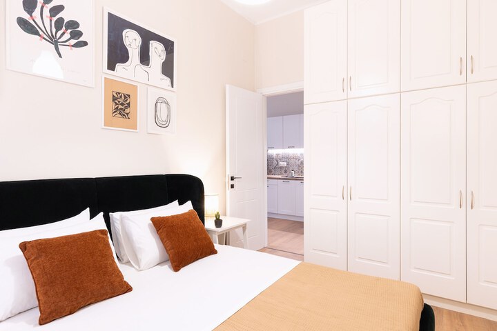 Room 2 of 17