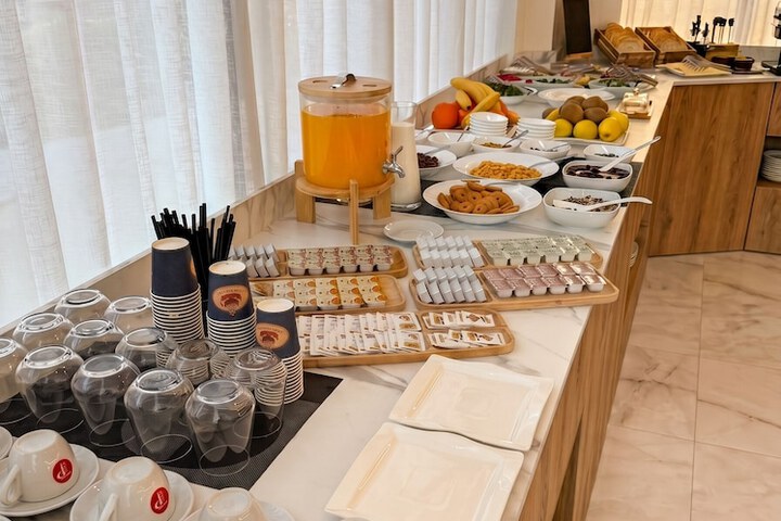 Dining 42 of 57