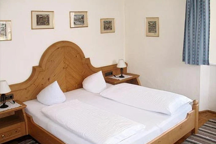 Room 3 of 20