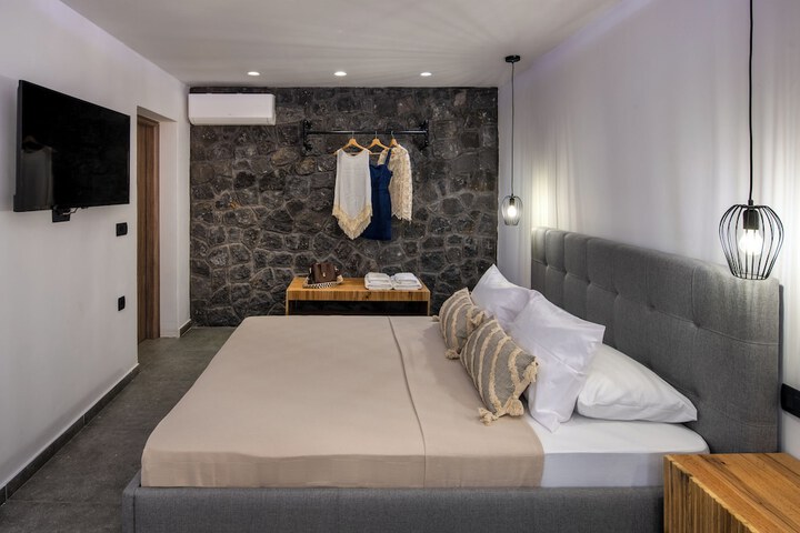 Room 8 of 36