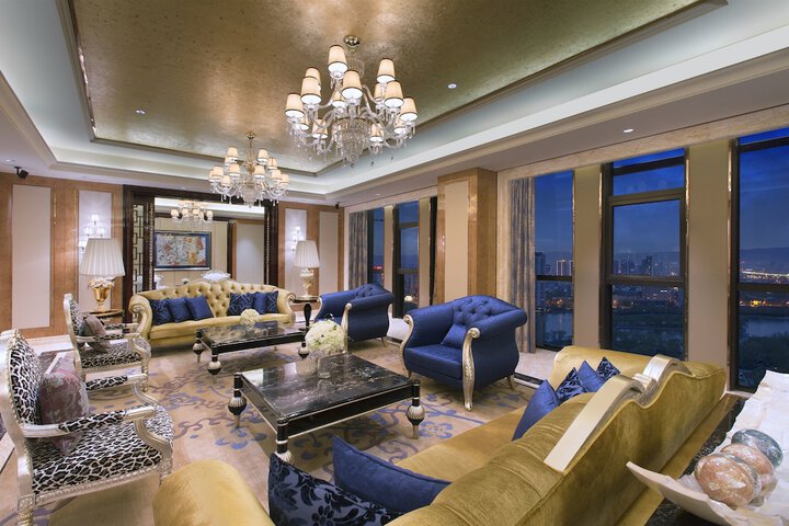 Room 10 of 42