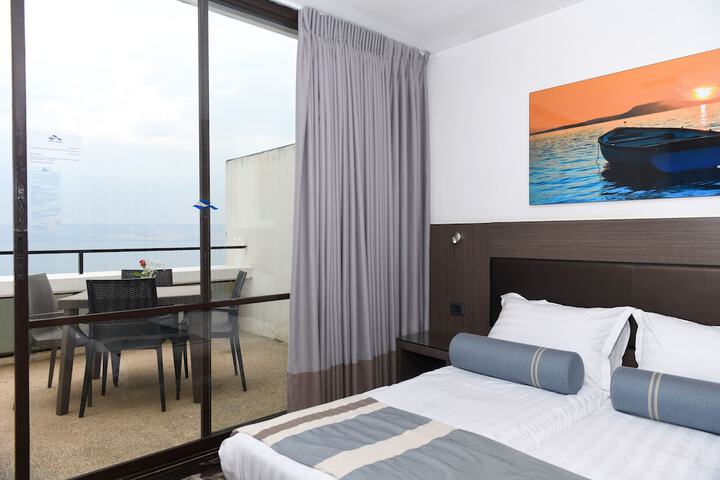 Room 25 of 26