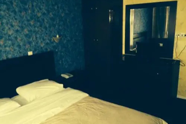 Room 2 of 3