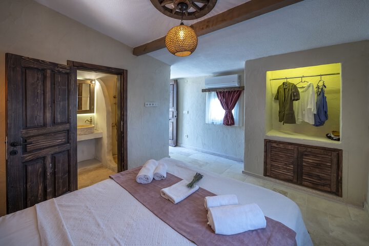 Room 4 of 97