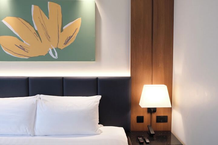 Room 15 of 34
