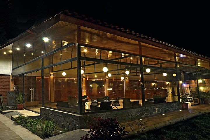 Dining 18 of 37