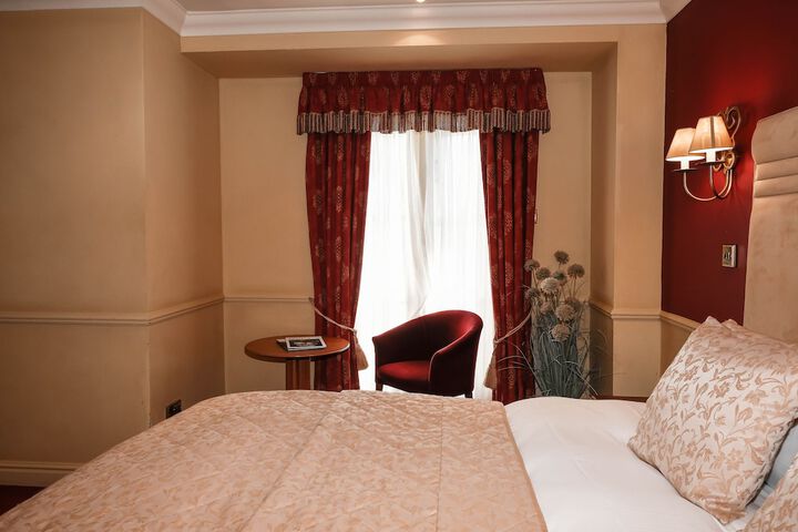 Room 34 of 206