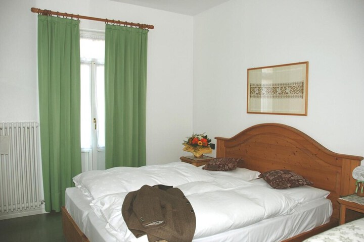 Room 12 of 125