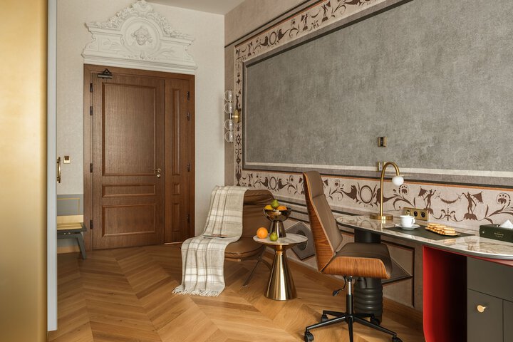 Room 42 of 90