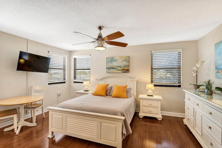 Room 10 of 325