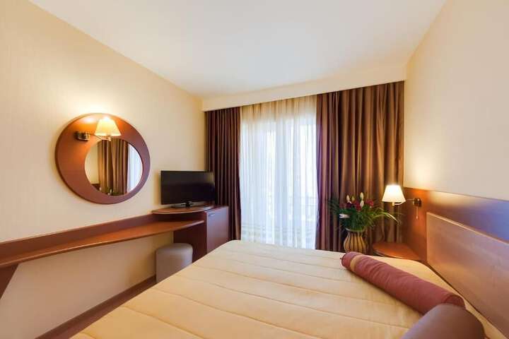 Room 4 of 19