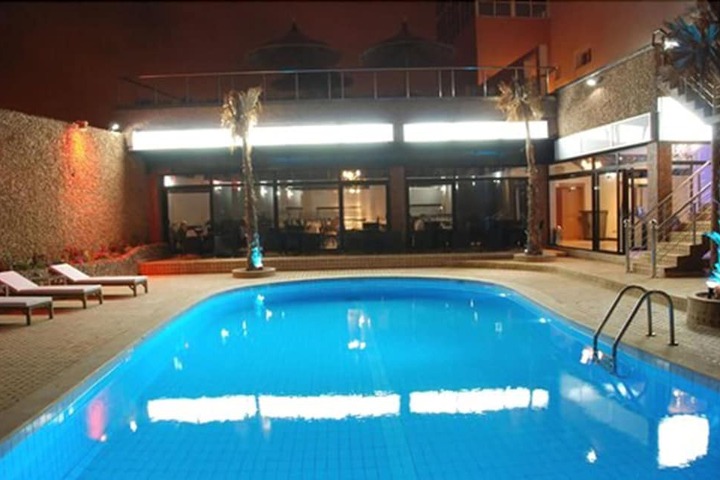 Hotel Pool
