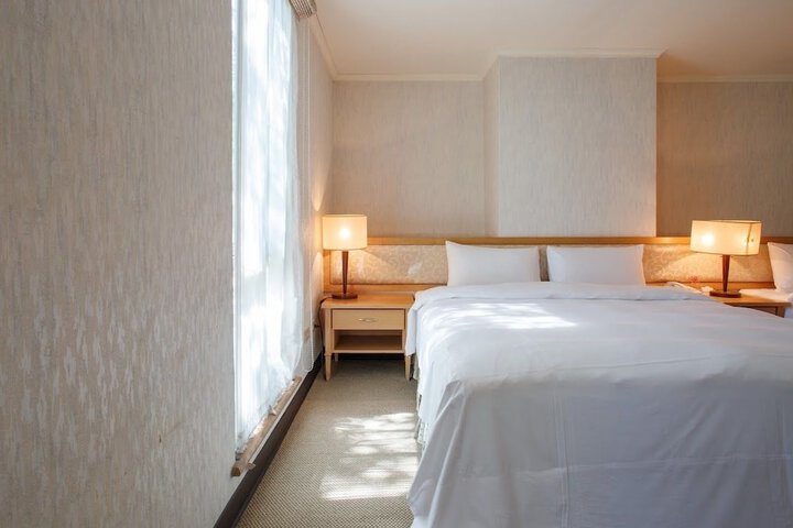 Room 13 of 40
