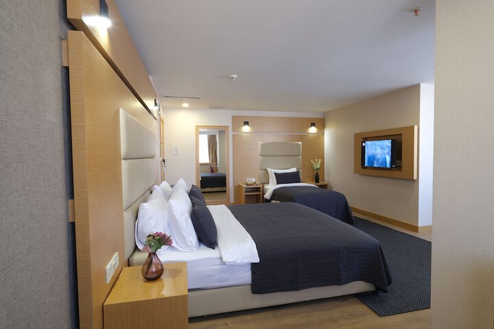 Room 4 of 20