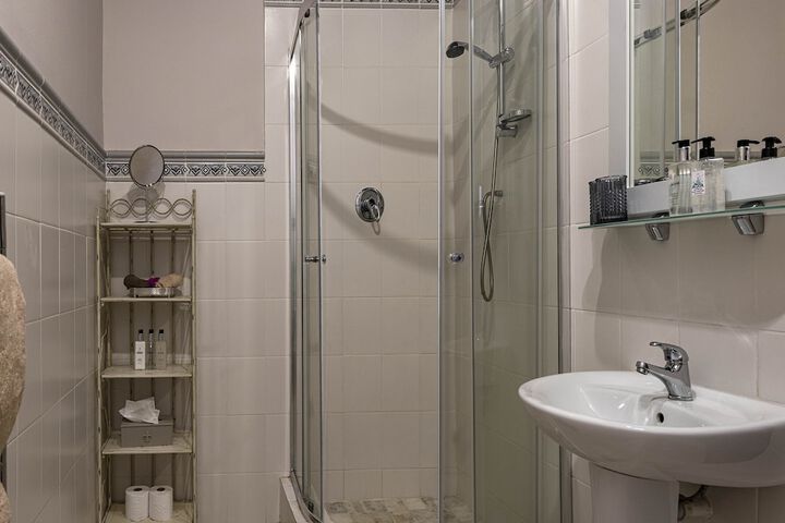 Room 25 of 43