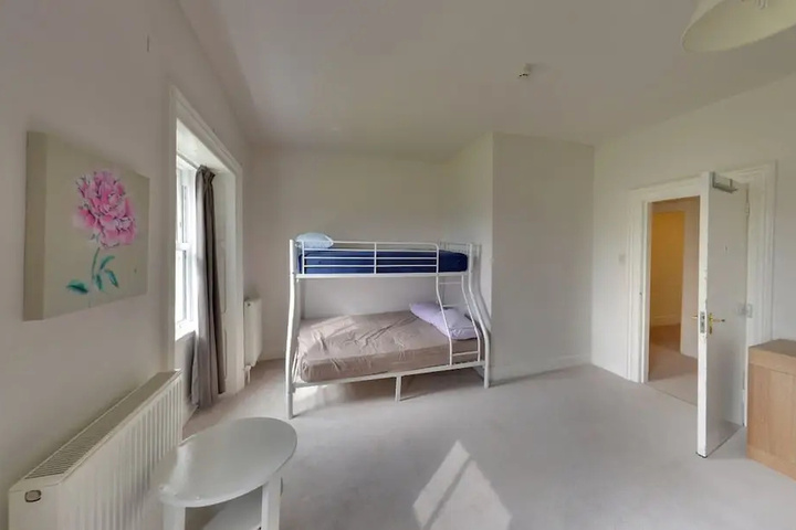 Room 5 of 12