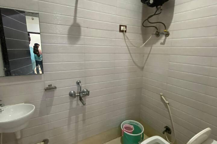 Room 15 of 27