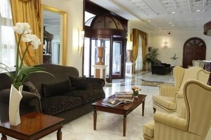 Entrance & Lobby