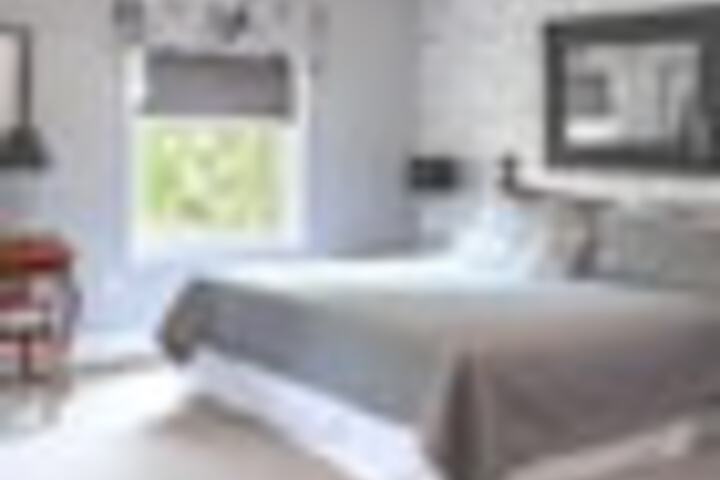 Room 50 of 174