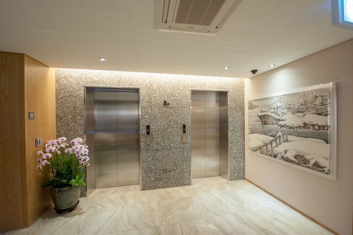 Ballroom/Hall 75 of 84