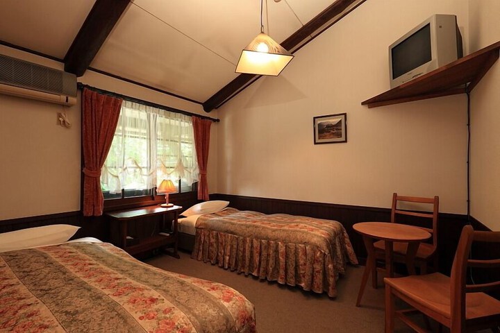 Room 7 of 25