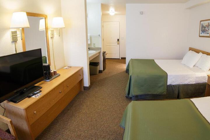 2 Queen Beds (4 of 10)