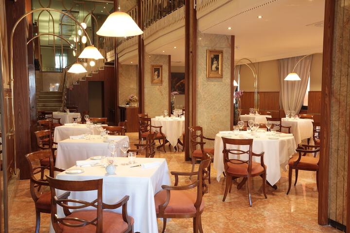 Dining 69 of 90