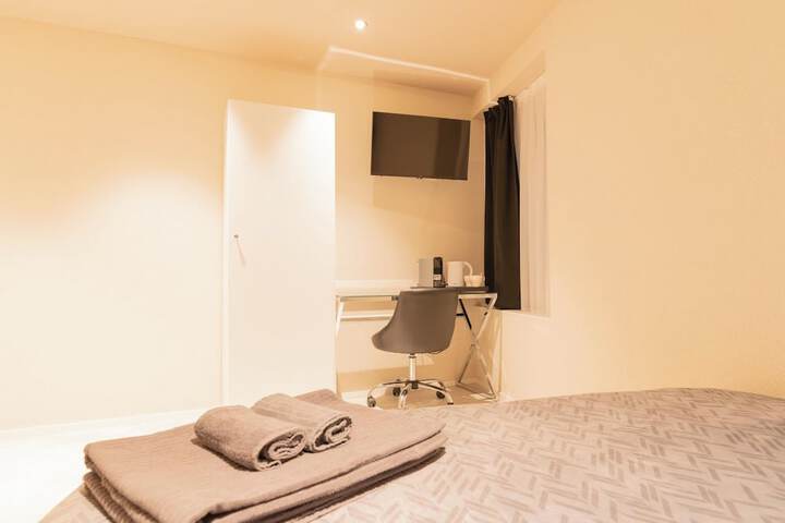 Room 9 of 33