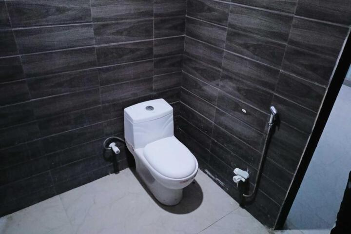 Hotel O Palak Near Iskcon Temple Noida