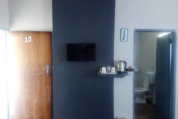 Room 5 of 13