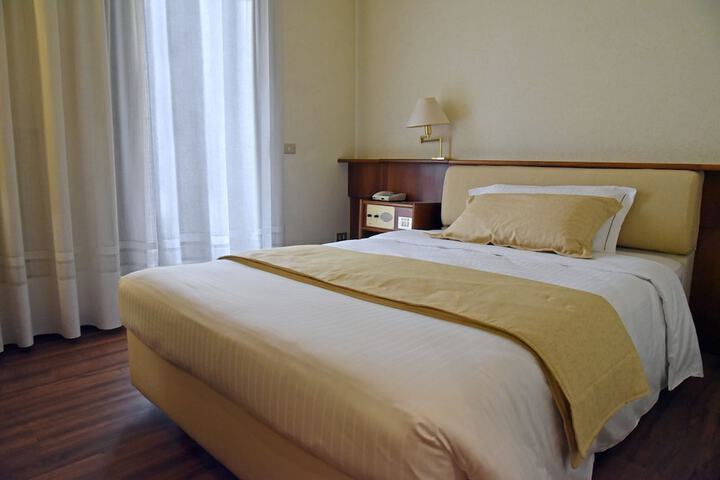 Room 16 of 52