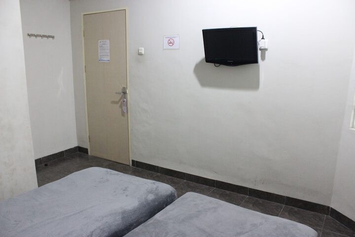 Room 6 of 45