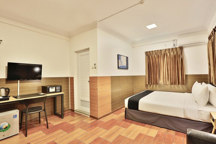 Room 8 of 37