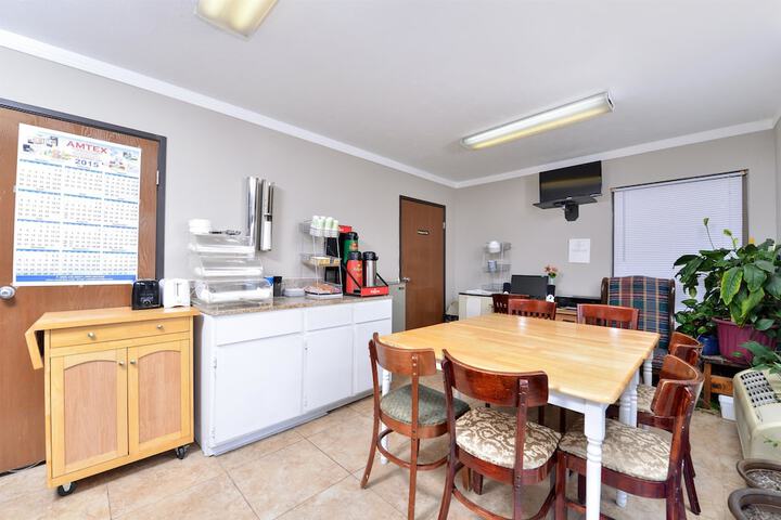 Breakfast area