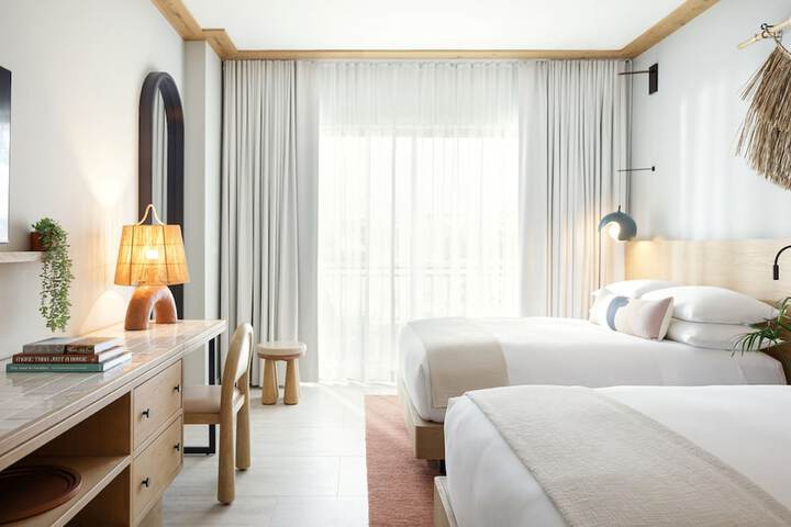 Room 5 of 206