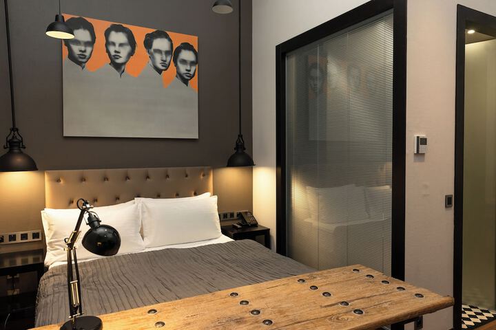 Room 35 of 77