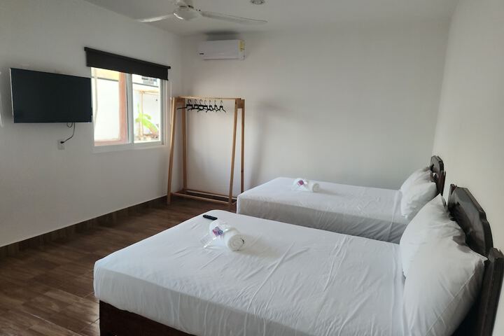 Room 2 of 33