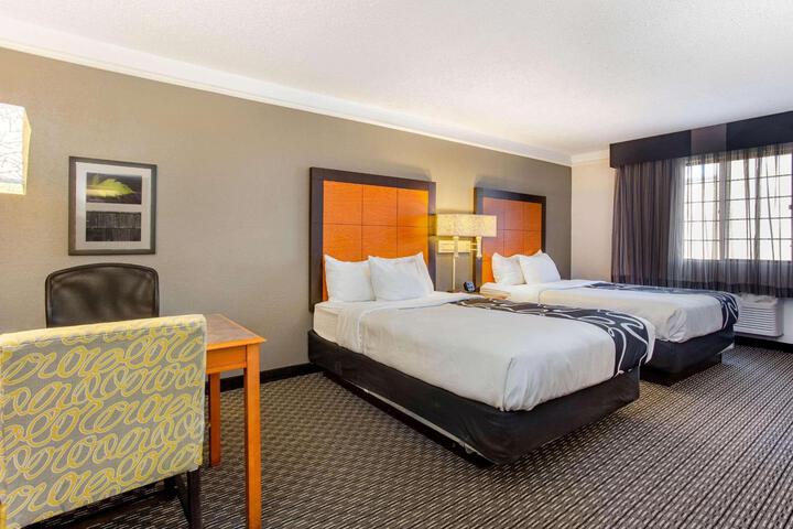 2 Double Beds (8 of 8)