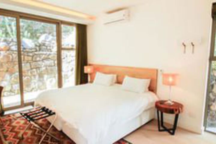 Room 4 of 6