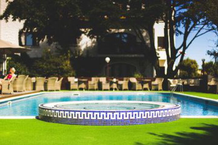Pool 25 of 29