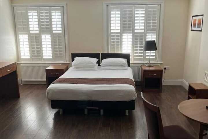 Room 9 of 33
