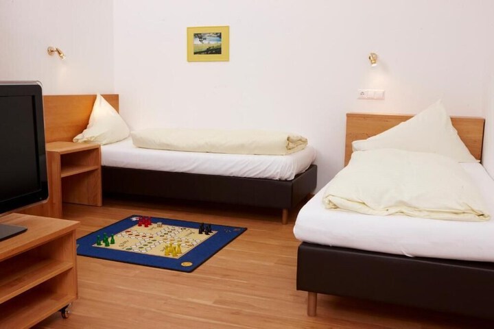 Room 7 of 80